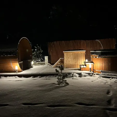 Trzy Jeziora Z Zewnetrznym - Sauna, Balia Do Schladzania I Jacuzzi 別荘 *