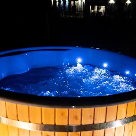 Trzy Jeziora Z Zewnetrznym - Sauna, Balia Do Schladzania I Jacuzzi Male Swornegacie